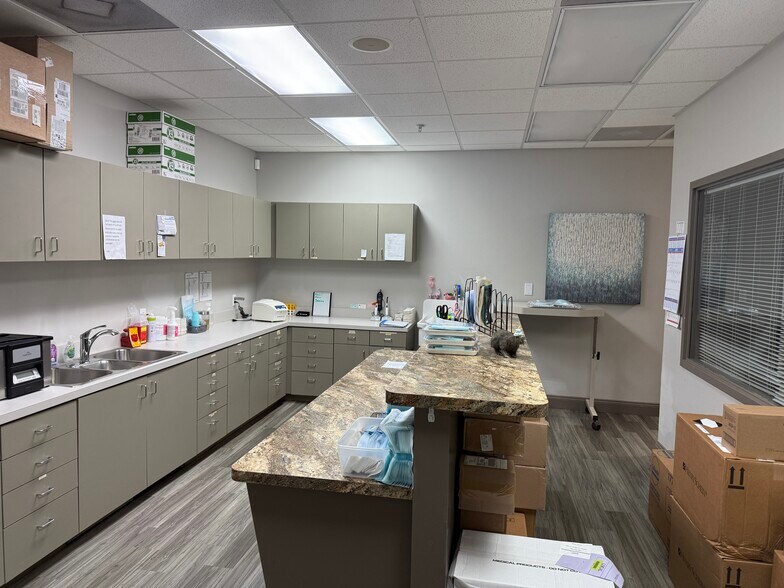 More Photos Of 201 Oakside Ln, Canton Medical For Lease