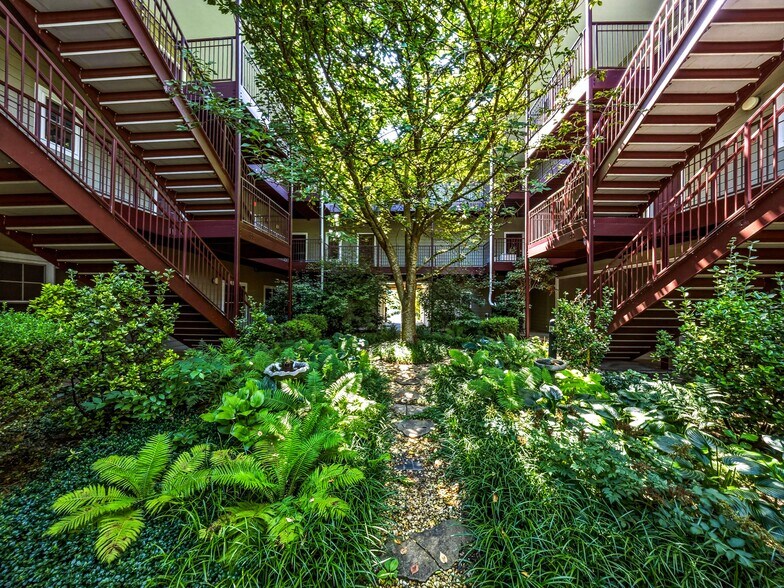 More Photos Of 64 Clingman Ave, Asheville Office For Sale