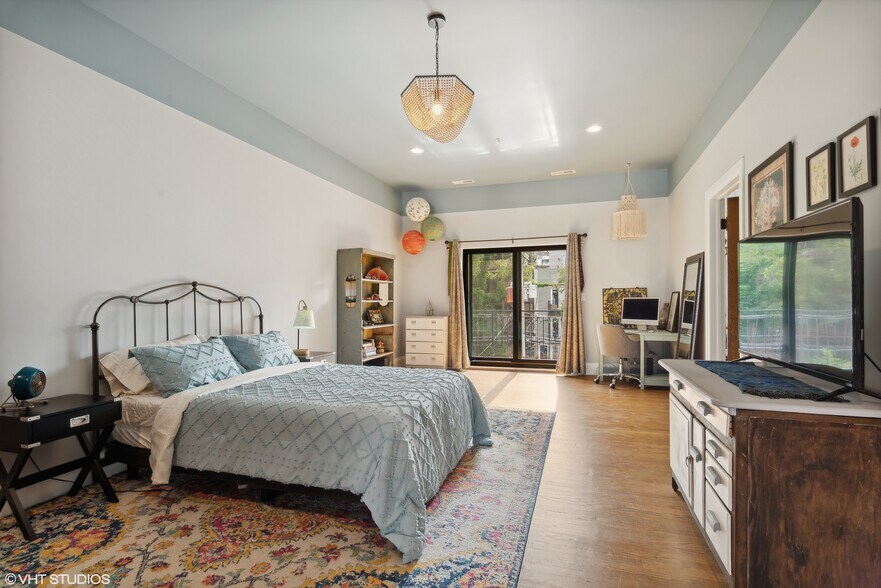 More Photos Of 3522 N Halsted St, Chicago Bar For Sale