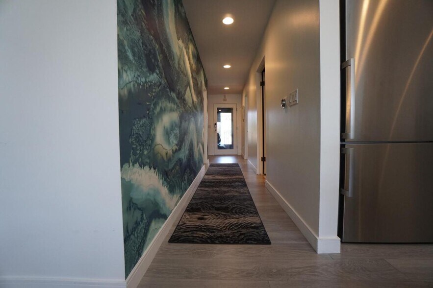 More Photos Of 1509 Abbot Kinney Blvd, Venice Storefront Retail Office For Lease