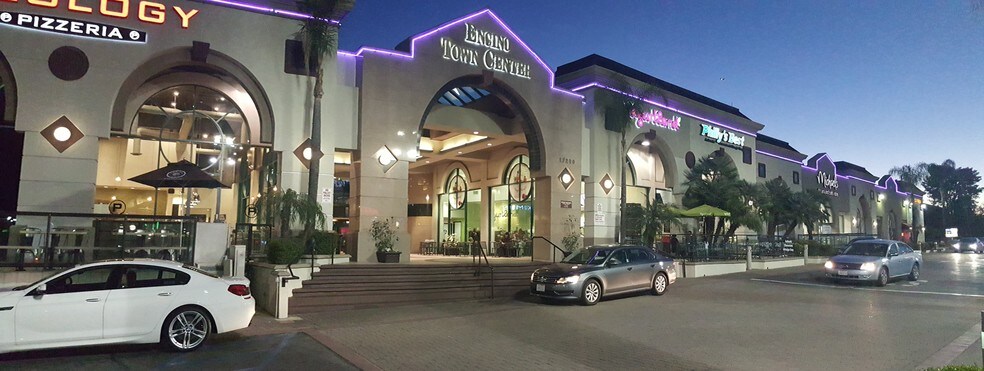 More Photos Of 17200 Ventura Blvd, Encino General Retail For Lease