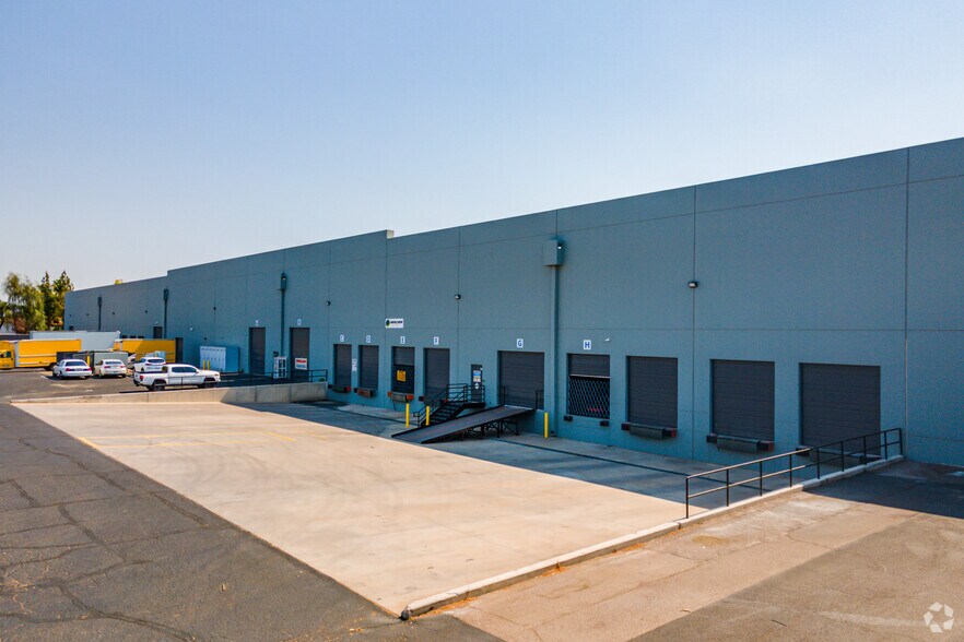 More Photos Of 4645 W McDowell Rd, Phoenix Warehouse For Lease
