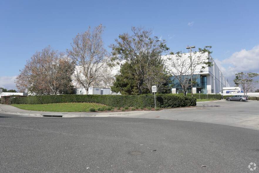 Primary Photo Of 8638 Almond Ave, Fontana Distribution For Lease