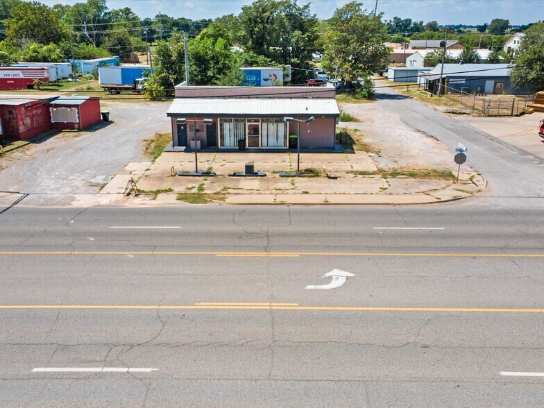 Primary Photo Of 801 S Green Ave, Purcell Auto Repair For Sale