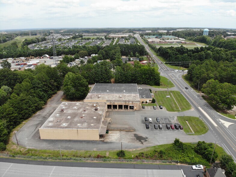 More Photos Of 11601 Hambright Rd, Huntersville Manufacturing For Lease