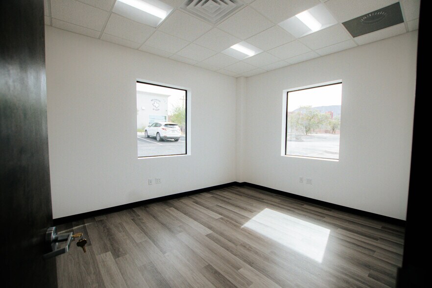 More Photos Of 160 Alto Mesa dr, El Paso Healthcare For Lease