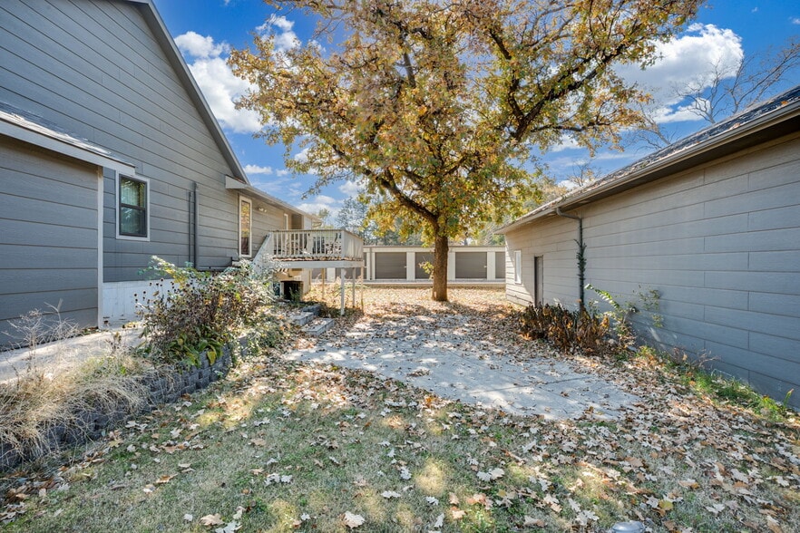 More Photos Of 121 S Water St, Derby Office For Sale