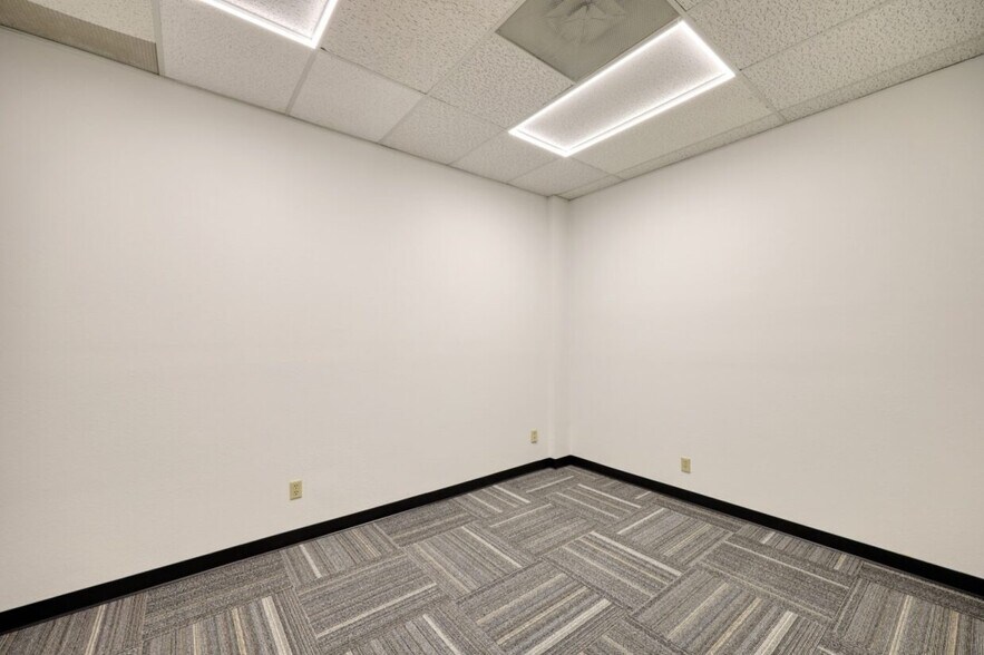 More Photos Of 2929 Mossrock Dr, San Antonio Office For Lease