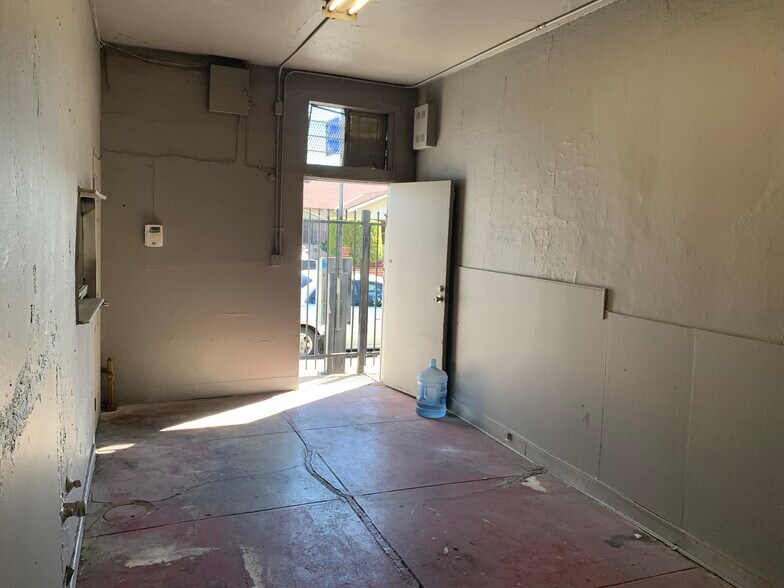 More Photos Of 501 S Fetterly Ave, East Los Angeles Storefront Retail Residential For Sale