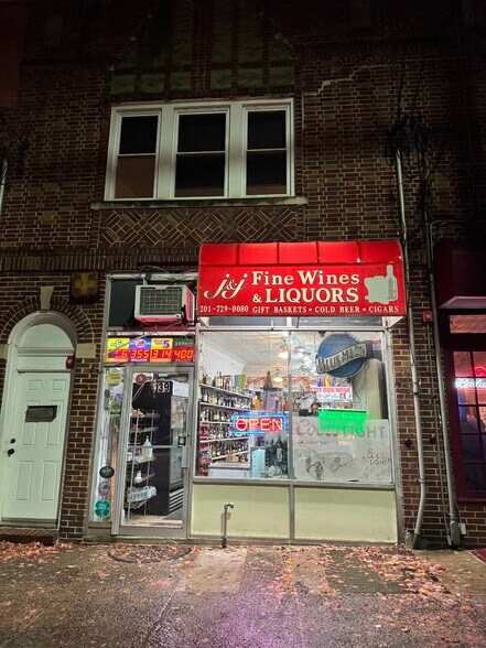 More Photos Of 39 Ridge Rd, Lyndhurst Storefront Retail Residential For Sale