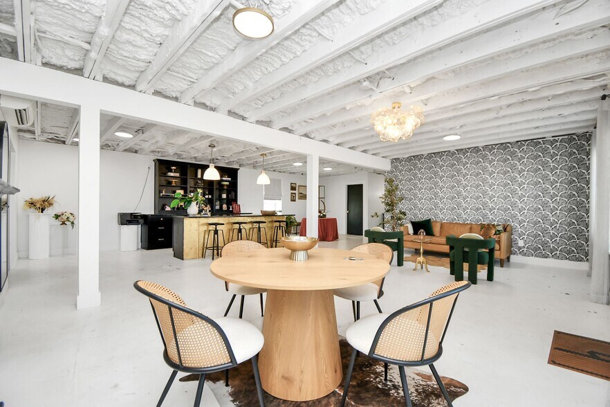 More Photos Of 11605 W Hardy Rd, Houston Storefront Retail Office For Sale