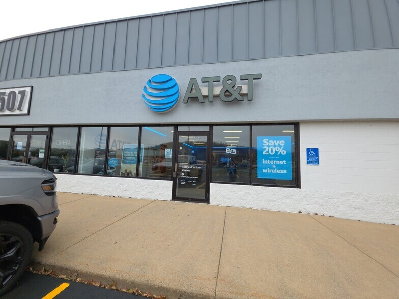 More Photos Of 396 Schilling Dr S, Dundas Storefront For Lease