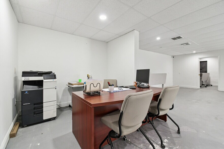 More Photos Of 12425 N Florida Ave, Tampa Medical For Lease