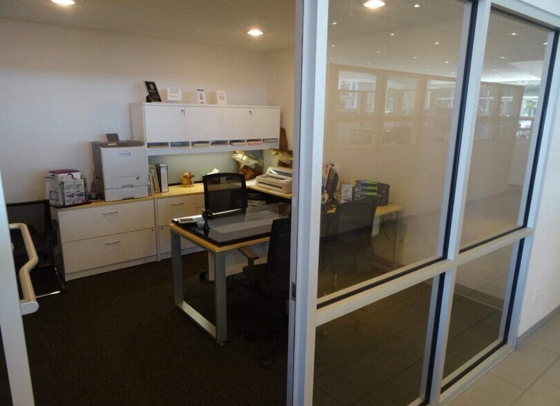 More Photos Of 813 S Parkway St, Corinth Auto Dealership For Sale