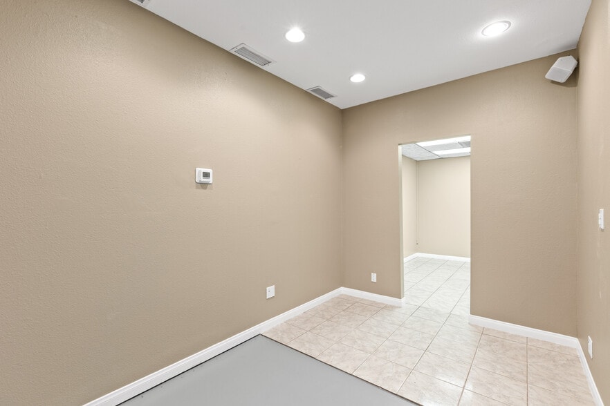 More Photos Of 1240 N Jefferson St, Anaheim Warehouse For Sale