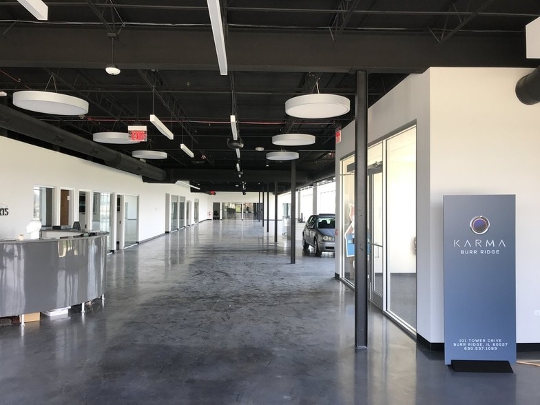 More Photos Of 101 Tower Dr, Burr Ridge Manufacturing For Sale