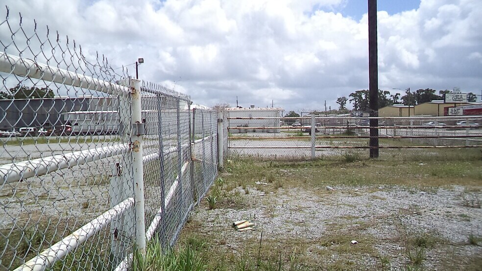 More Photos Of 217 Hollywood, Houma Industrial For Sale