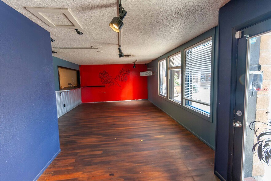 More Photos Of 1710 W Eisenhower Blvd, Loveland Storefront Retail Office For Lease