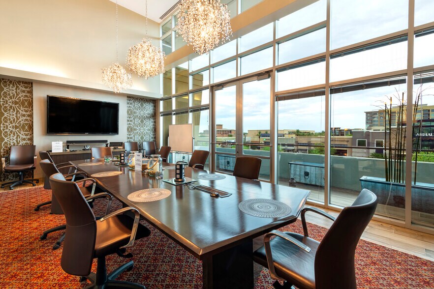 More Photos Of 7047 E Greenway Pky, Scottsdale Office For Lease