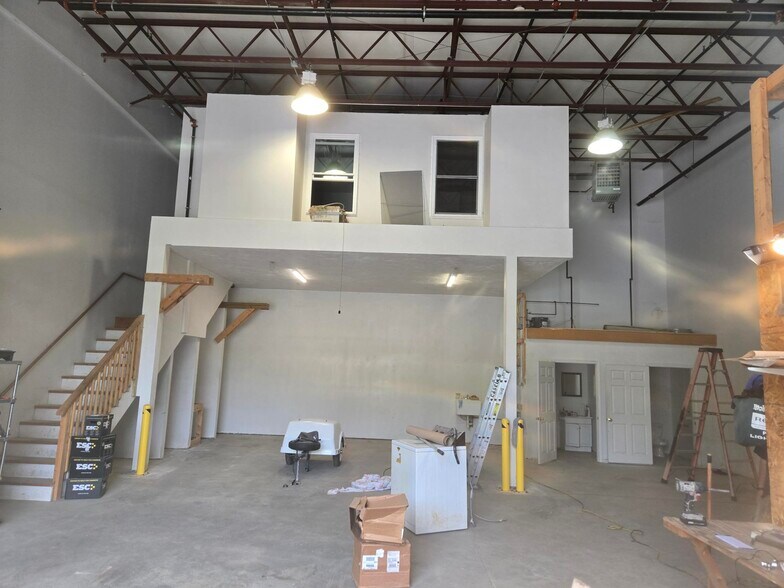 More Photos Of 282 Central St, Hudson Service For Sale