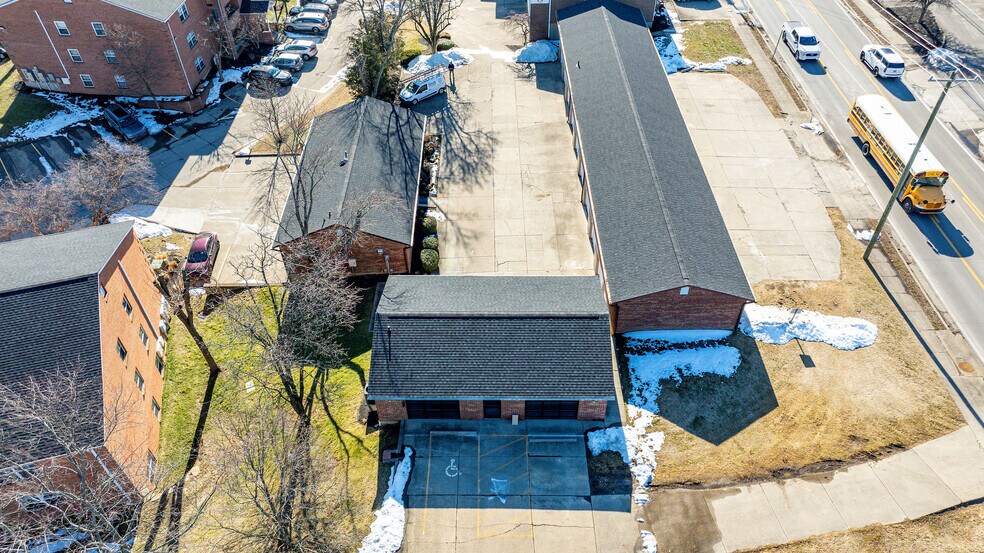 More Photos Of 2327 Anderson Rd, Crescent Springs Office For Lease