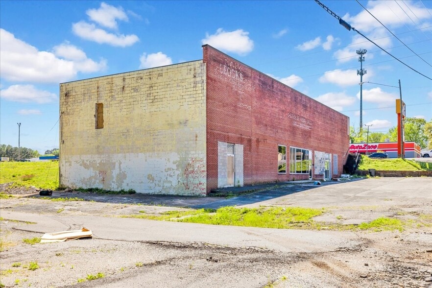 More Photos Of 2025-2027 Center Point Rd, Birmingham Unknown For Lease