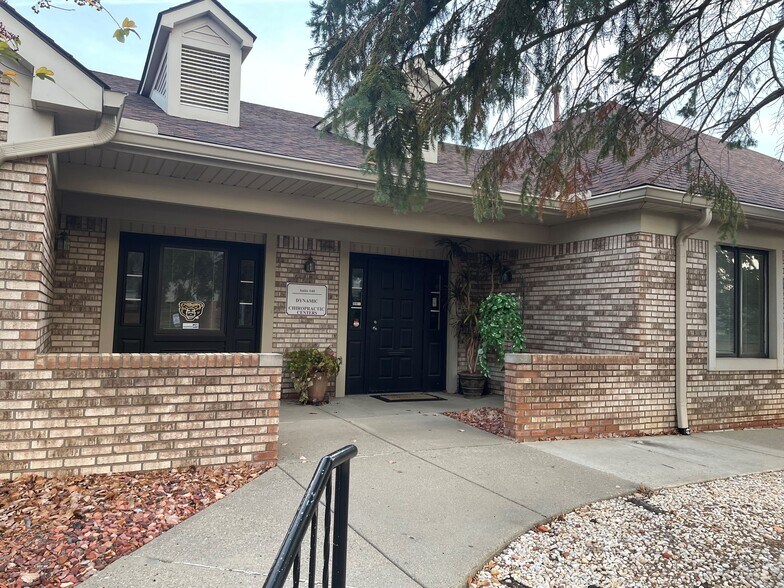 More Photos Of 555 Barclay Cir, Rochester Hills Medical For Lease