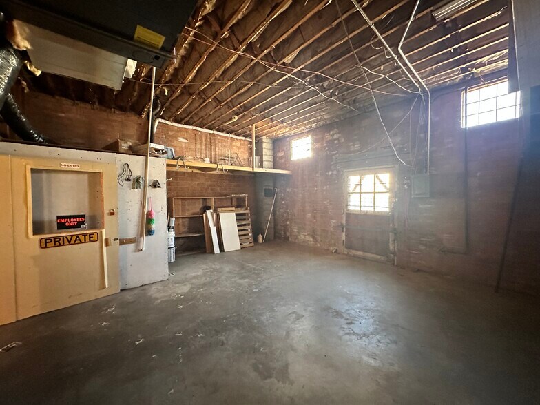 More Photos Of 303 N Center Ave, Hardin General Retail For Sale