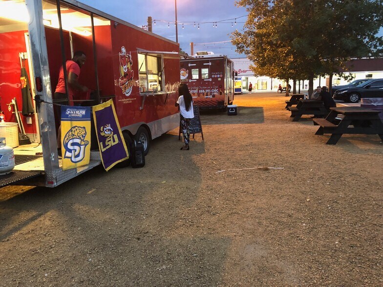 More Photos Of 324 E Belt Line Rd, DeSoto Restaurant For Lease