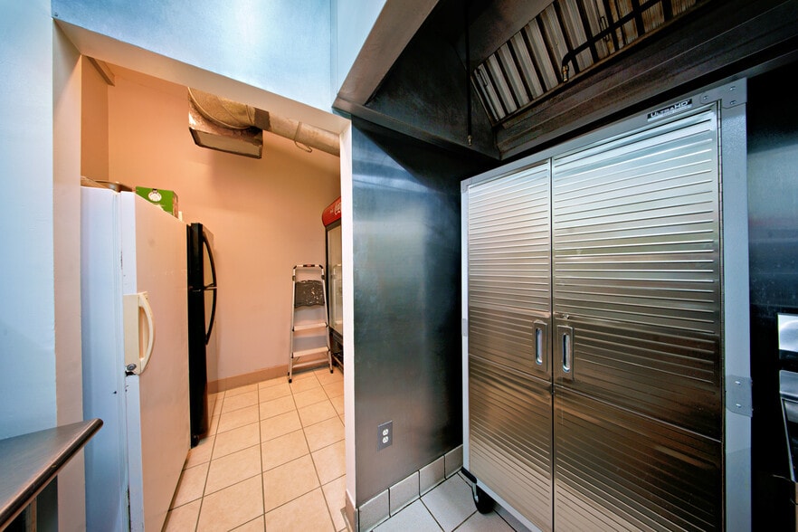 More Photos Of 128 Oakview Club Dr, Macon-Bibb Golf Course Driving Range For Sale