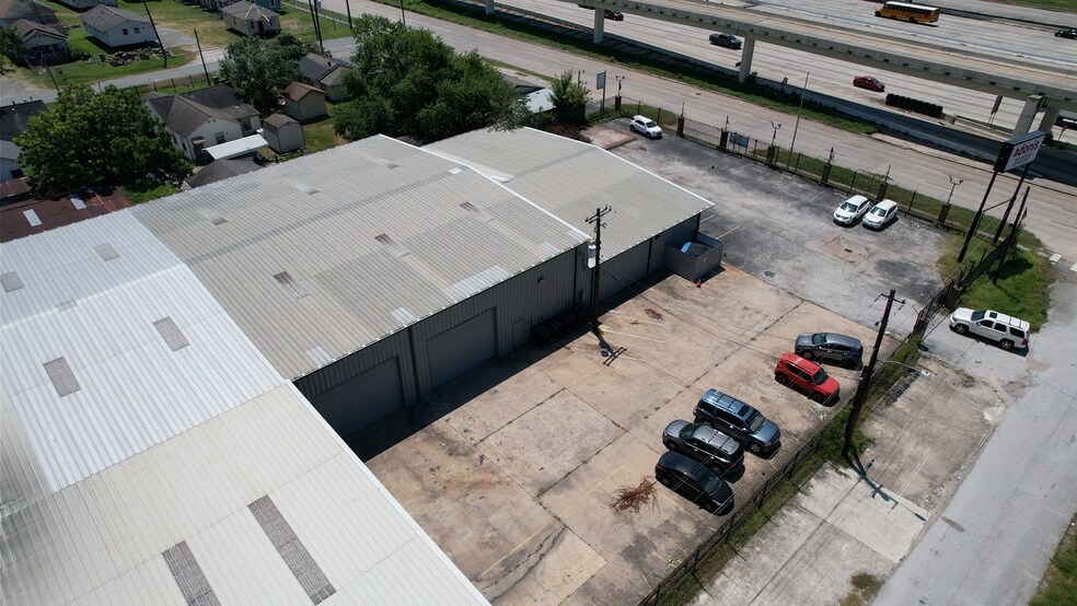 More Photos Of 10016 N US 59 Hwy, Houston Manufacturing For Sale