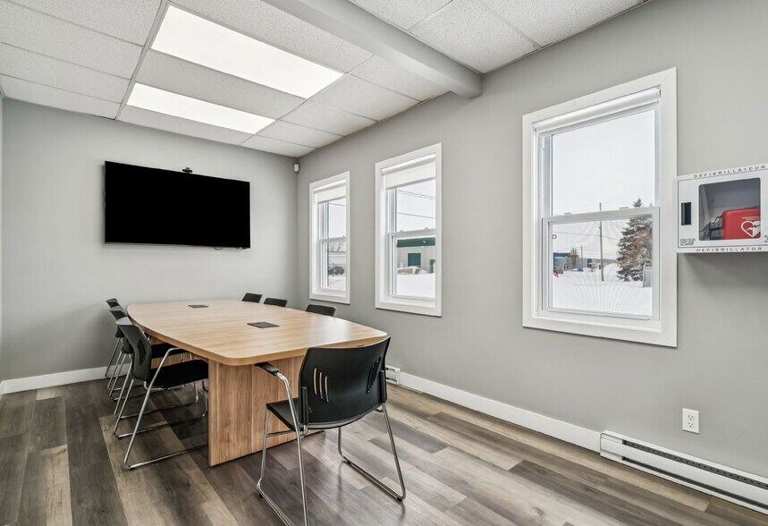 More Photos Of 2200 Rue André-C.-Hamel, Drummondville Industrial For Sale