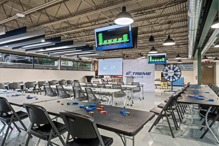 More Photos Of 29444 Northwestern Hwy, Southfield Office For Sale