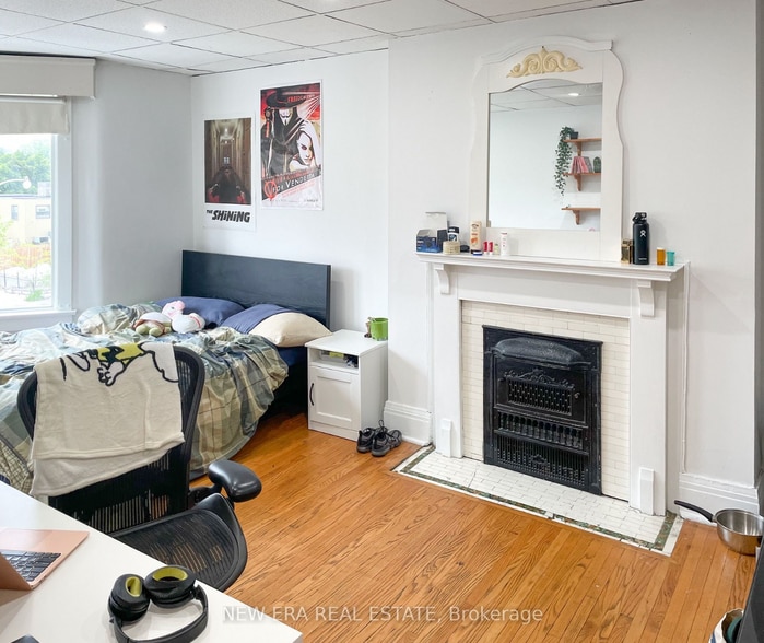 More Photos Of 817 Bloor St W, Toronto Storefront Retail Residential For Sale