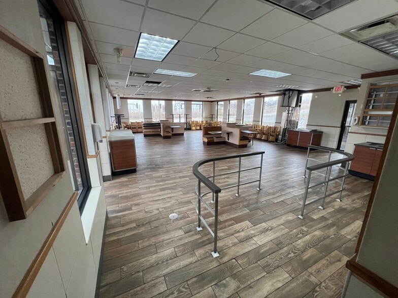 More Photos Of 5900 Roeland Dr, Mission Fast Food For Sale