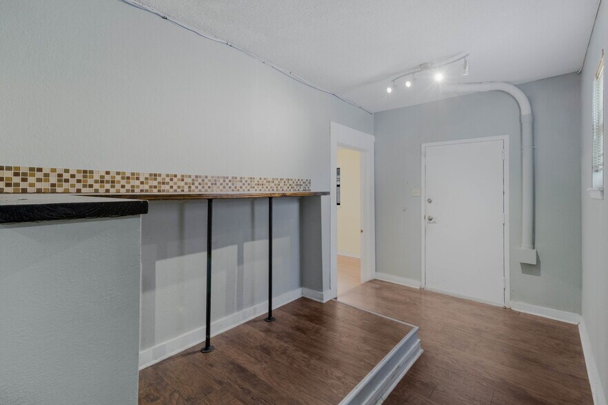 More Photos Of 1818 San Pedro Ave, San Antonio Office Residential For Sale