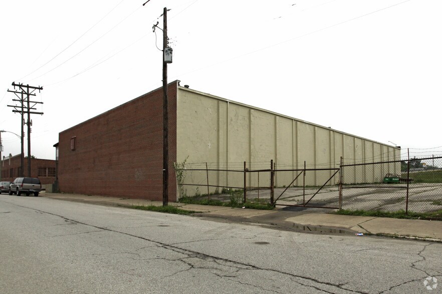 More Photos Of 2012 Northwestern Pky, Louisville Warehouse For Lease