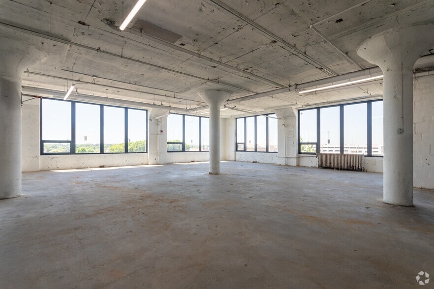 More Photos Of 184-10-184-60 Jamaica Ave, Jamaica Manufacturing For Lease