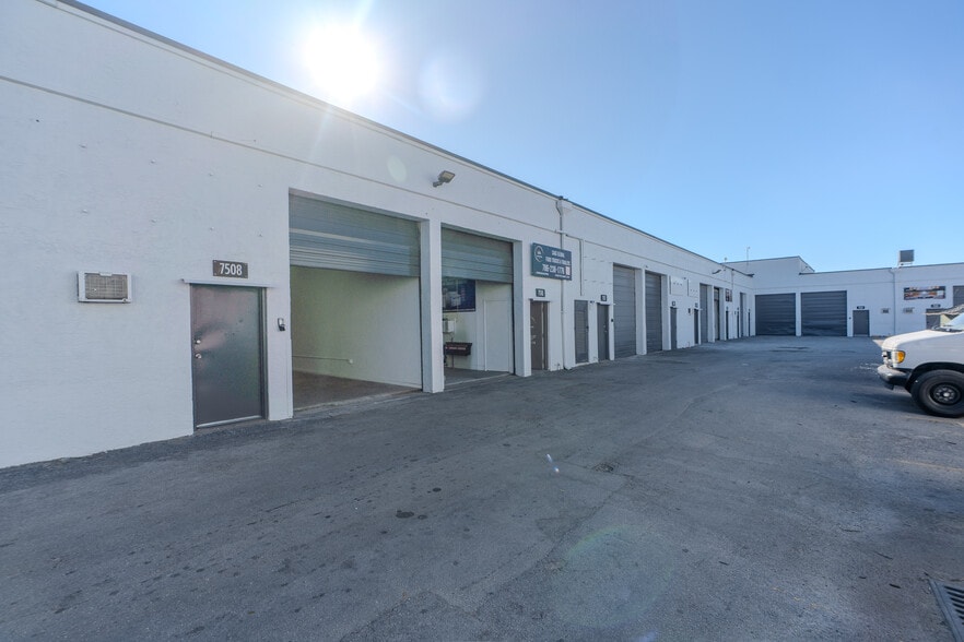 More Photos Of 7506-7560 NW 70th St, Miami Unknown For Lease