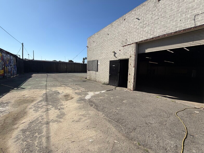 More Photos Of 1714 Wall St, Los Angeles Manufacturing For Lease