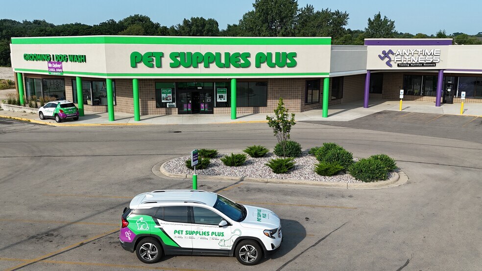 More Photos Of 1810-1880 S West Ave, Freeport Unknown For Lease