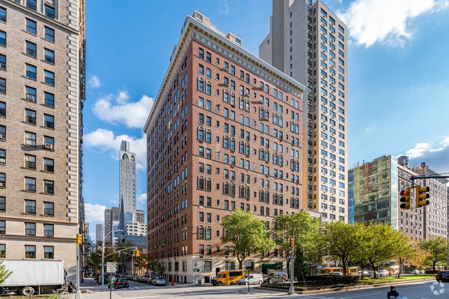 Primary Photo Of 1075 Park Ave, New York Apartments For Sale