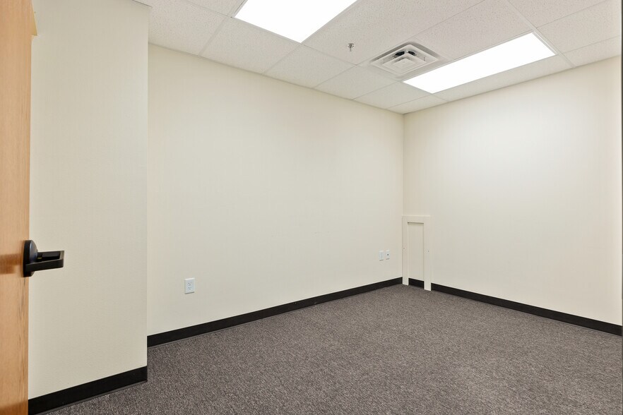 More Photos Of 26243 State Highway 51, Wagoner Medical For Sale