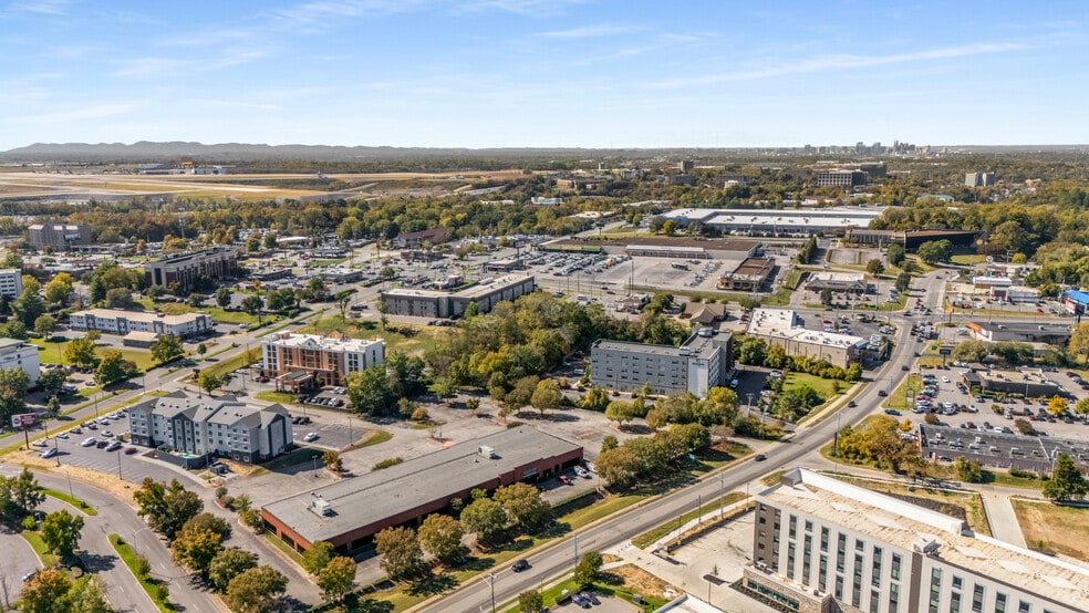More Photos Of 2898 Elm Hill Pike, Nashville Office Residential For Sale