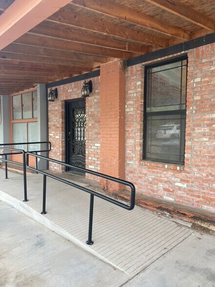More Photos Of 189 Broadway St, Alba Storefront Retail Office For Sale