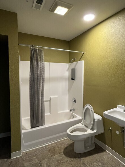 More Photos Of 4320 Redwood Hwy, San Rafael Warehouse For Sale