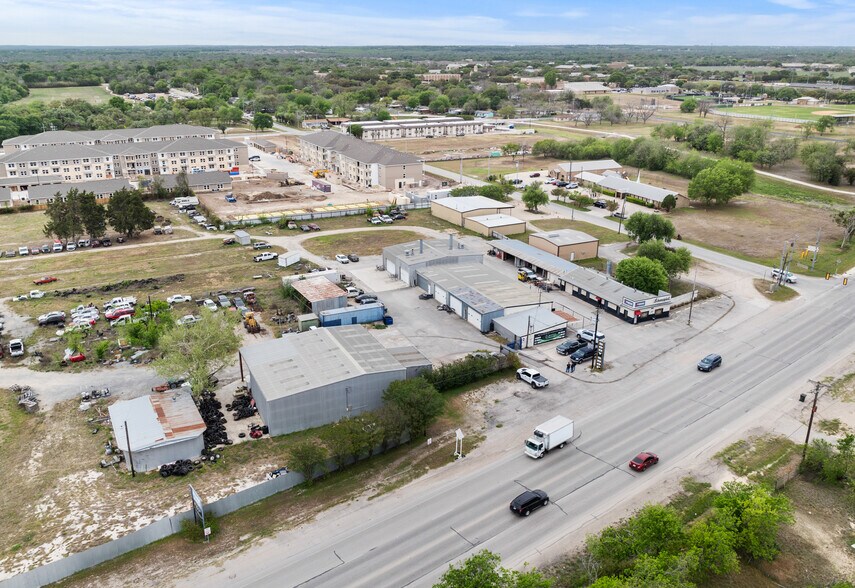 More Photos Of 955 W Kingsbury St, Seguin Auto Repair For Sale