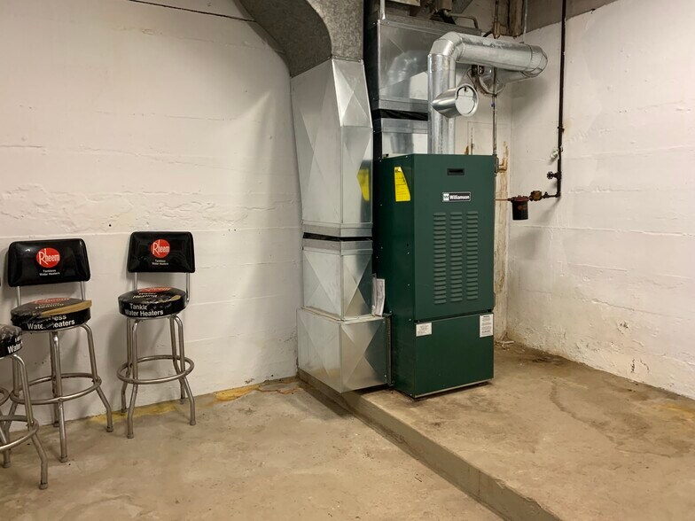 More Photos Of 240 Chestnut St, Liberty Warehouse For Lease