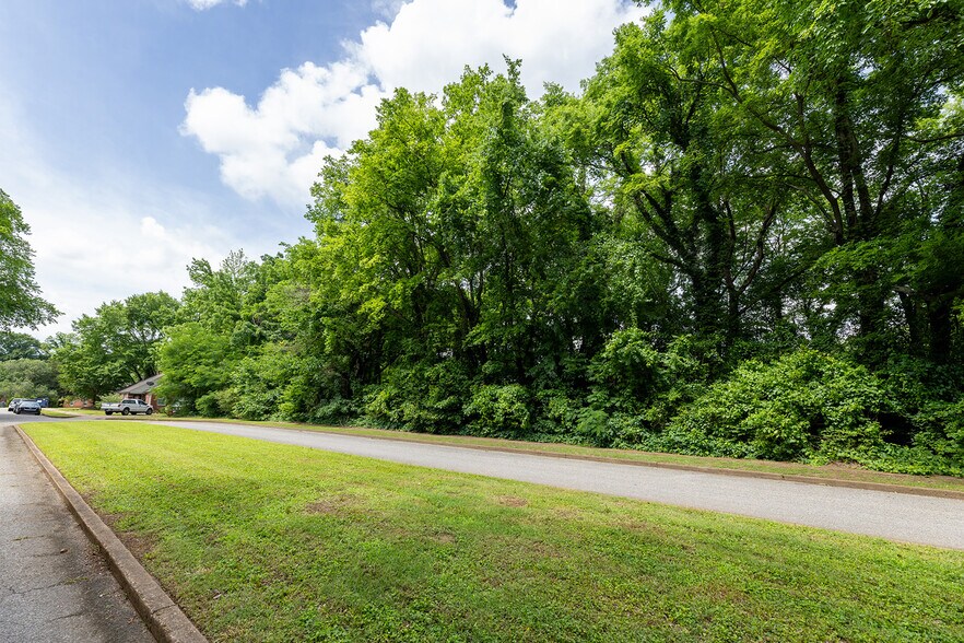 More Photos Of 1393 Lapaloma Cir, Memphis Apartments For Sale