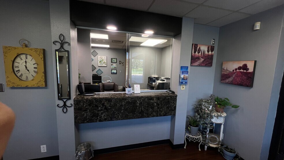 More Photos Of 615 E Oklahoma Ave, Enid Office For Sale